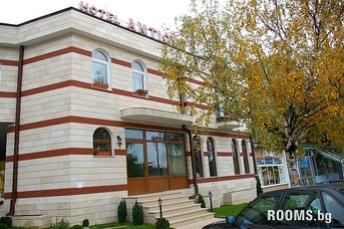 Семеен хотел Антик, Златица, снимка
