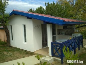 Bungalo The little blue, Shkorpilovtsi, снимка