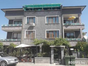 Guesthouse Dolphin, Pomorie, снимка