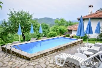 Guest House Dyado Petkovata Kashta, Elena, снимка