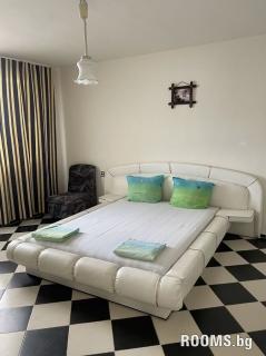 Apartament za Noshtuvki Larisa, Veliko Tarnovo, снимка